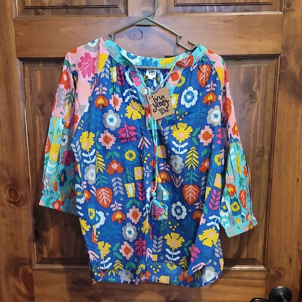 Ivy Jane Geomeyric Flower Pattern Blouse